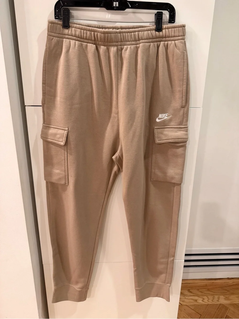 Nike Men’s Tan Cargo Fleece Jogger Pants Size L